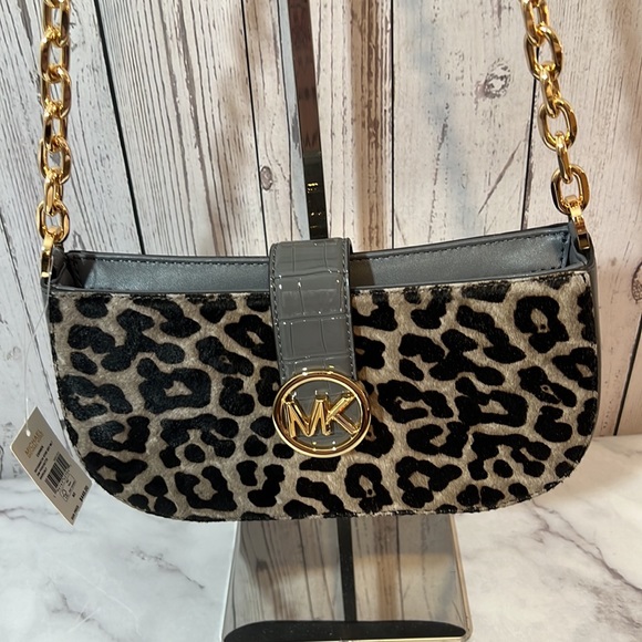 NWT Michael Kors Carmen Small Pouchette - Picture 2 of 5